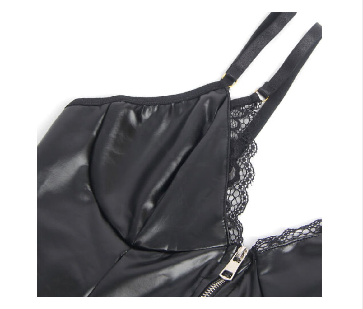 Guêpière en similicuir et string en dentelles - Subblime