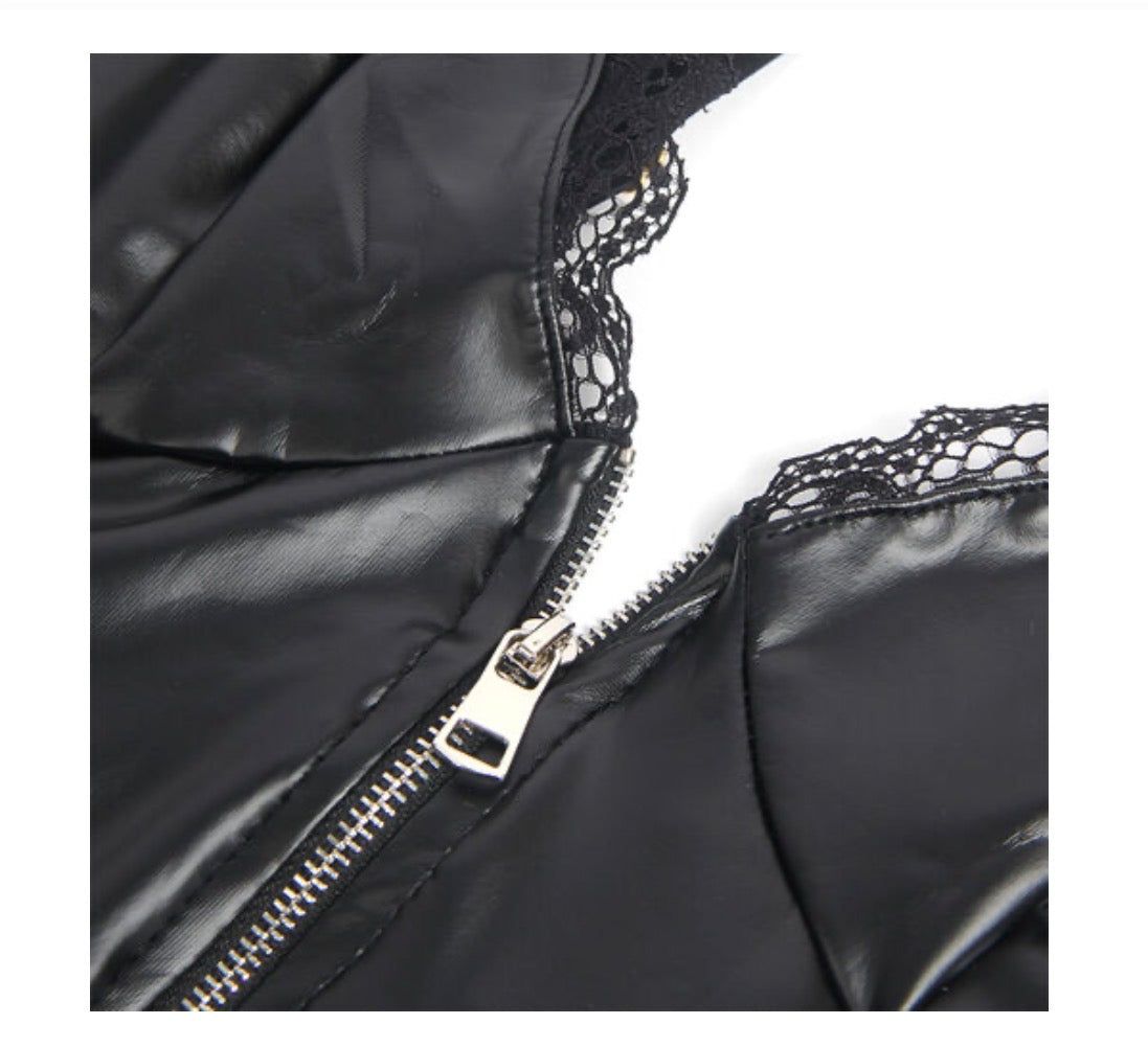 Guêpière en similicuir et string en dentelles - Subblime